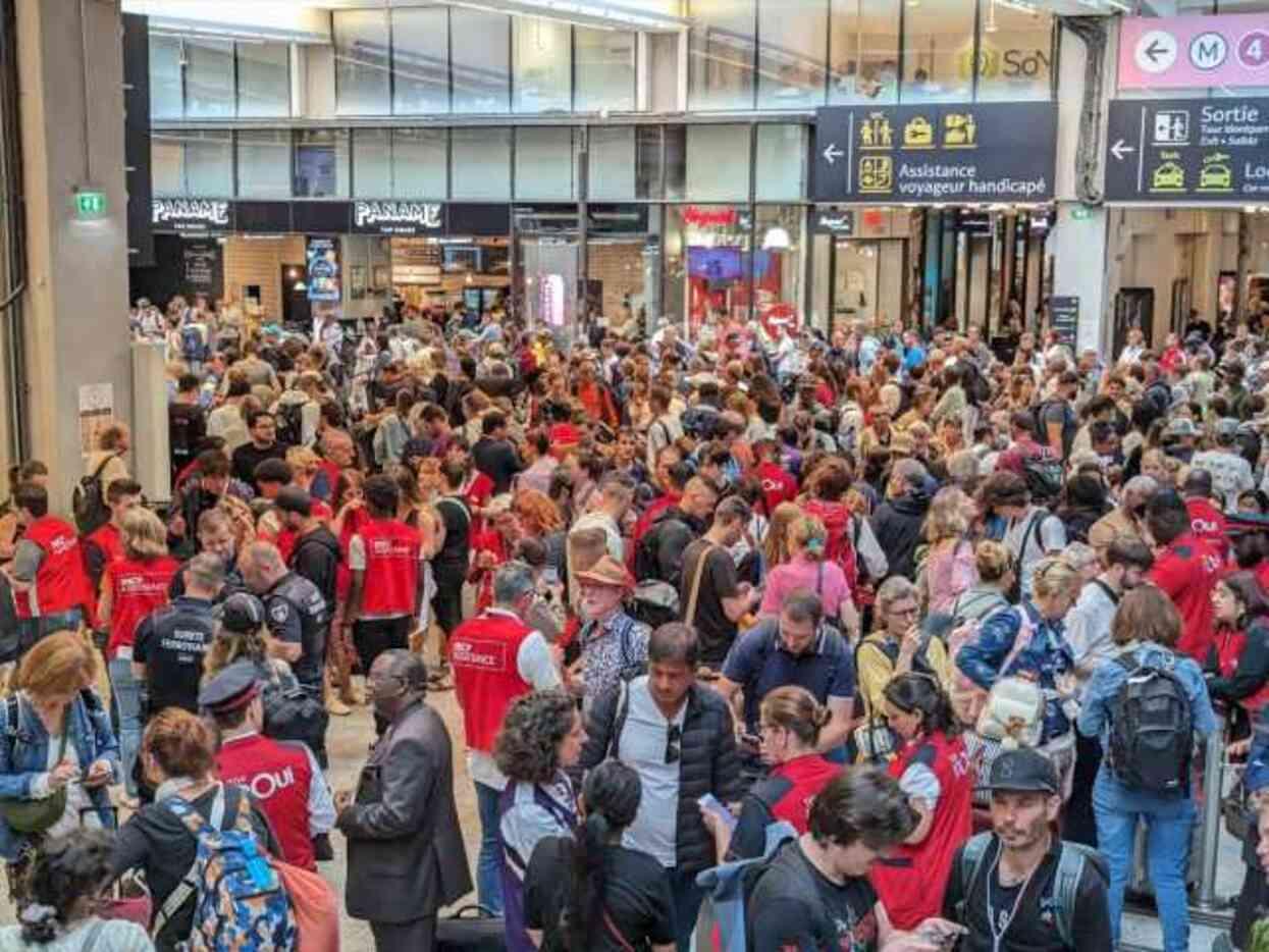 Basel- Mulhouse Havalimanı'nda bomba ihbarı! Havalimanında ne oldu? Bomba ihbarı gerçek mi?