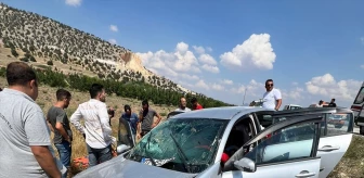 Burdur'da otomobil şarampole devrildi, 8 kişi yaralandı