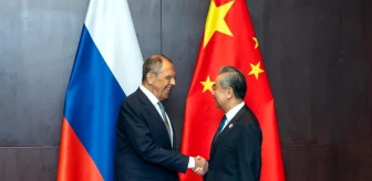 Çin Dışişleri Bakanı Wang Yi, Rus mevkidaşı Sergey Lavrov ile görüştü