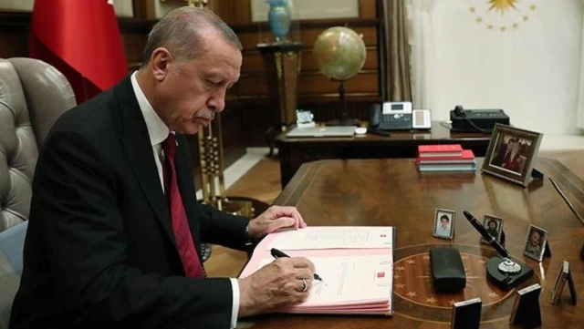 وقع الرئيس أردوغان! تم تعيين رؤساء جامعات في 11 جامعة ، وتم إقالة كبار المسؤولين الحكوميين.