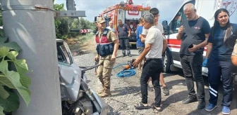 Erzin'de Aydınlatma Direğine Çarpan Otomobilin Sürücüsü Hayatını Kaybetti