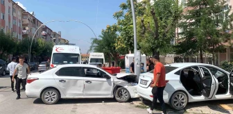Karaman'da Trafik Kazası: 3 Kişi Yaralandı