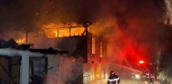 Kartepe'de Ahşap Evlerde Çıkan Yangın Kontrol Altına Alındı