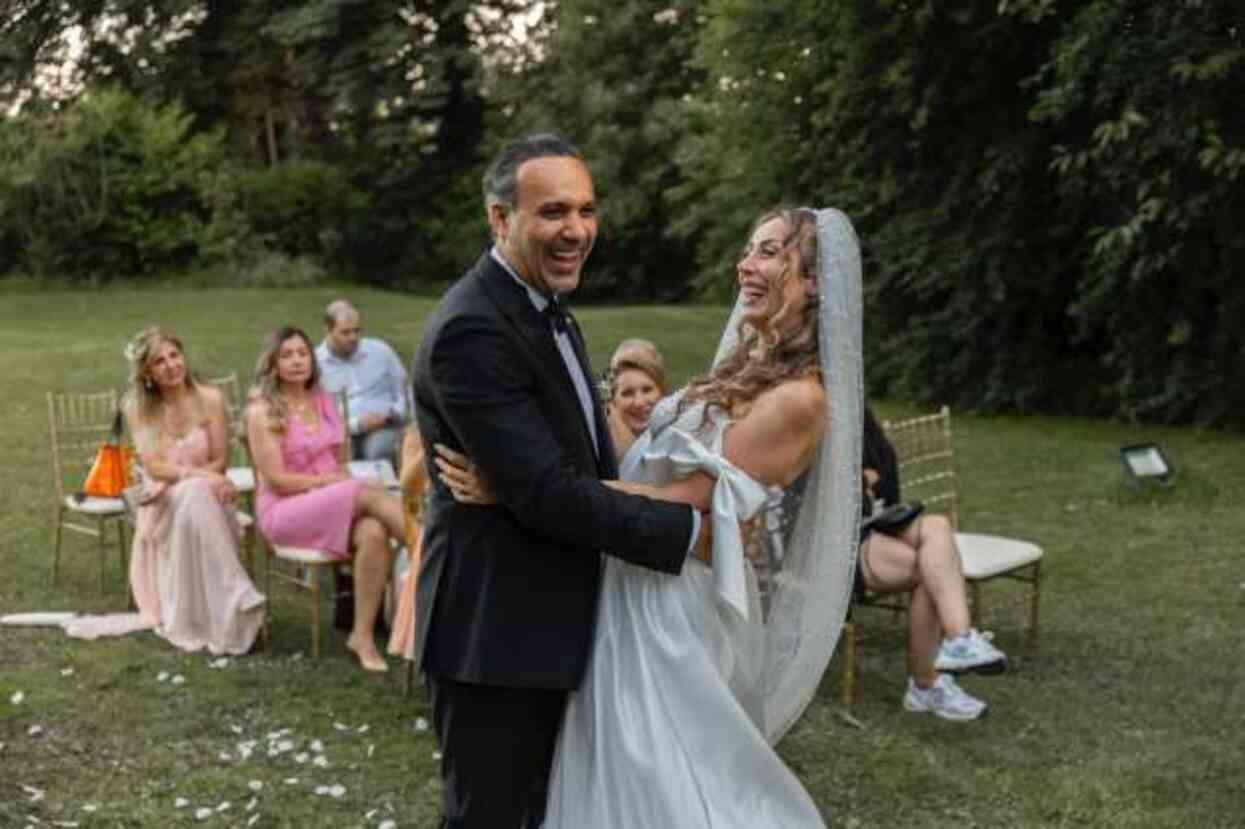 Türk İnfluencer Serap Oğuz ve İş Adamı Cihan Delipınar'ın Masalsı Paris Düğünü