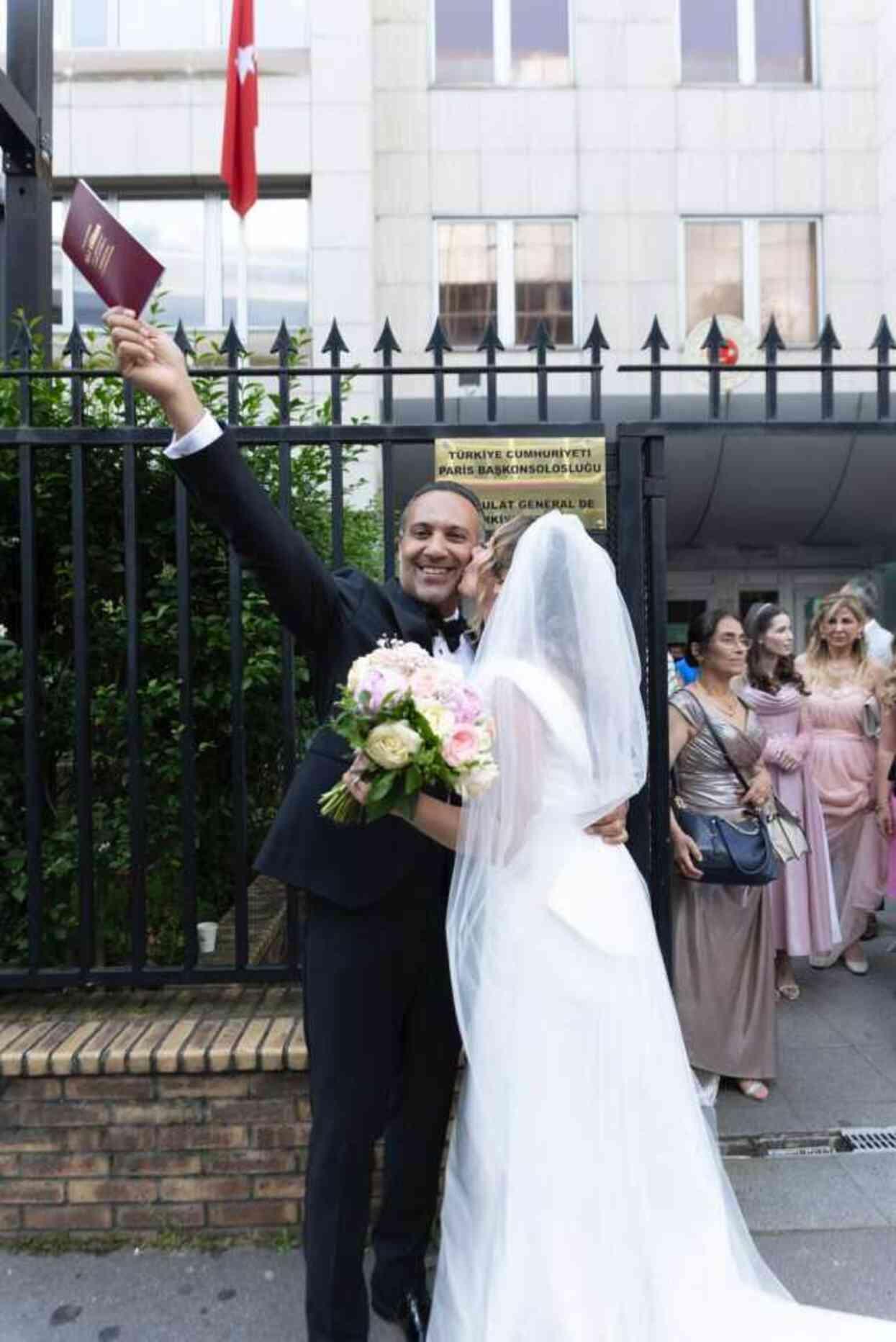 Türk İnfluencer Serap Oğuz ve İş Adamı Cihan Delipınar'ın Masalsı Paris Düğünü