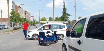 Samsun'da Hafif Ticari Araçla Çarpışan Elektrikli Bisiklet Devrildi