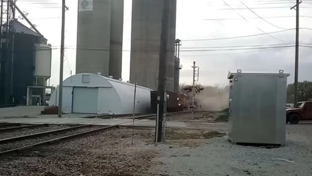 A young person in the USA caused an accident by derailing trains in order to film a crazy YouTube video.