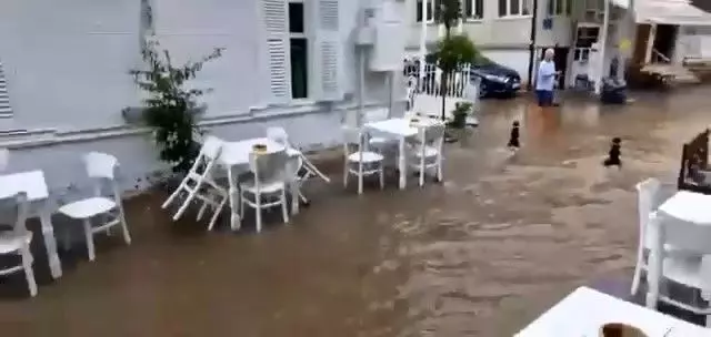 The roads in Bursa turned into a river, the stairs turned into a waterfall