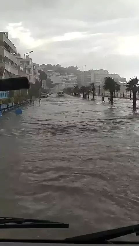 The roads in Bursa turned into a river, the stairs turned into a waterfall