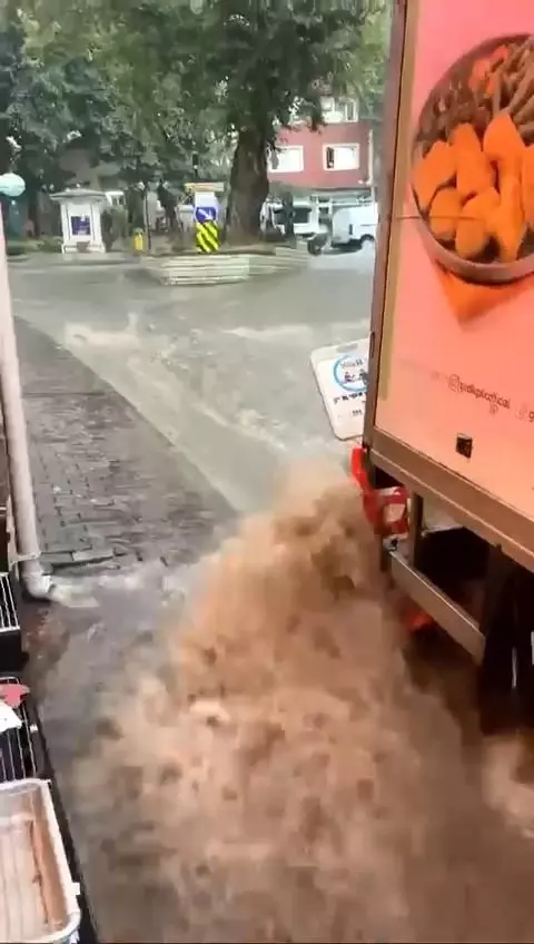 The roads in Bursa turned into a river, the stairs turned into a waterfall