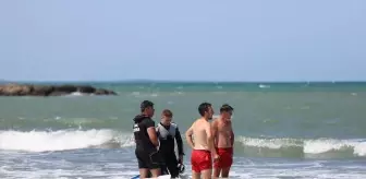 Samsun'da Genç Denizde Boğulma Tehlikesi Geçirdi, Baba Kayboldu