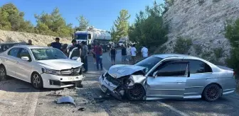 Uşak'ta trafik kazası: 5 kişi yaralandı