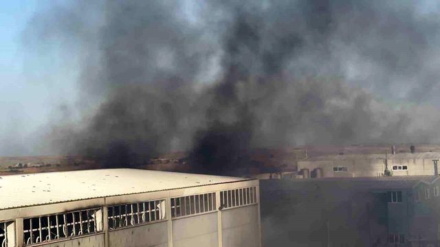 Tekirdağ'da kimya fabrikasında çıkan yangın, plastik fabrikasına sıçradı
