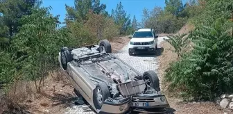 Çorum'da otomobil elektrik direğine çarptı: 2 yaralı