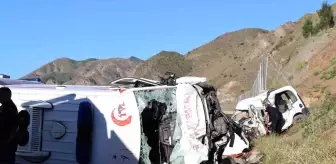 Erzurum'da ambulans ile ticari araç çarpıştı! 4 kişi öldü, 1 kişi ağır yaralandı