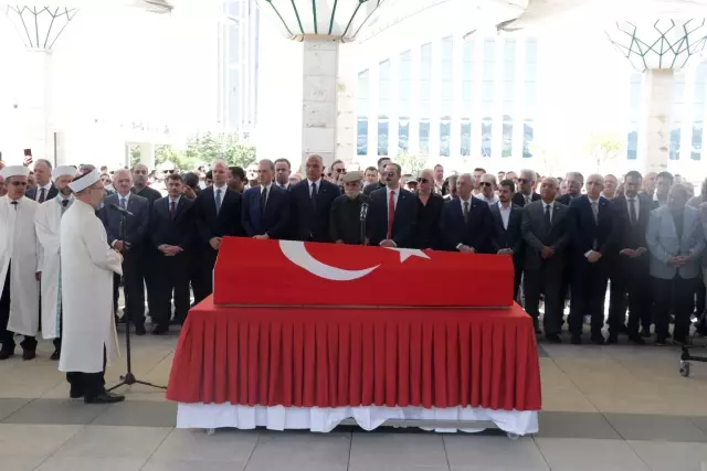 Kenan Işık Ankara'da Son Yolculuğuna Uğurlandı