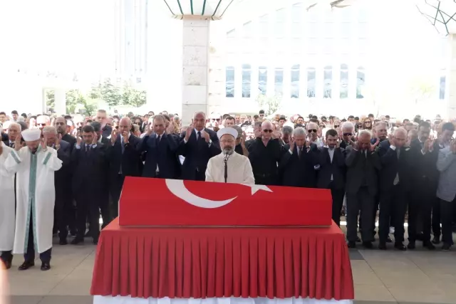 Kenan Işık Ankara'da Son Yolculuğuna Uğurlandı