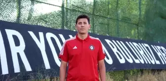 Altay'ın altyapısından yetişen Kerem Gül, sağlık sorunu sebebiyle futbolu bıraktı ama yardımcı antrenör olarak geri döndü