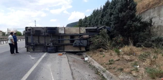 Kamyon Sürücüsünün Uyuması Sonucu Kaza: Yol Kenarındaki Ağaçlara Çarptı