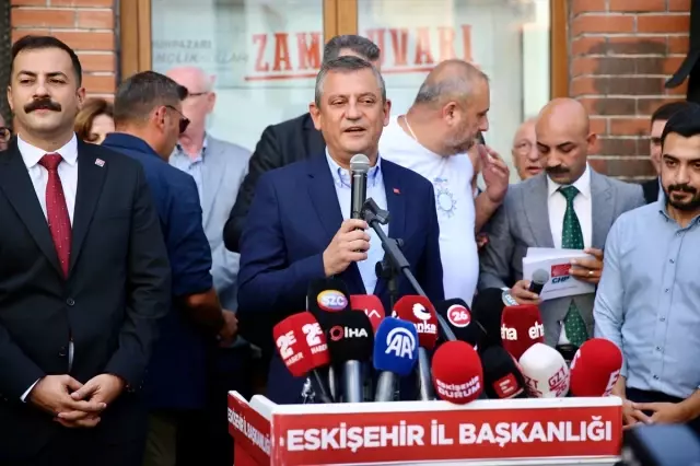 زعيم حزب الشعب الجمهوري أوزيل ينتقد 'محاولة الانقلاب المالي' قائلاً: يتلقى الجميع ورقة تنفيذ