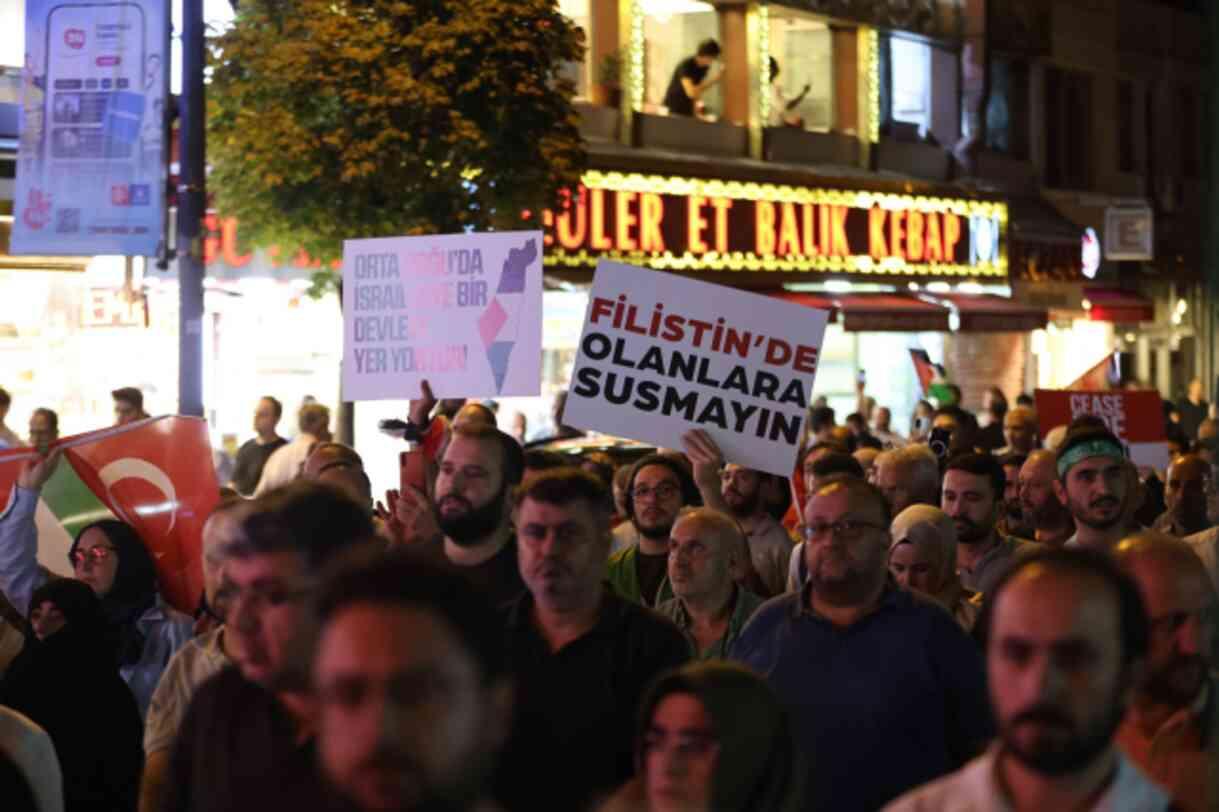 İstanbul'da on binlerce kişi Filistinli şehitler için yürüdü İstanbul'da on binlerce kişi Filistinli şehitler için yürüdü