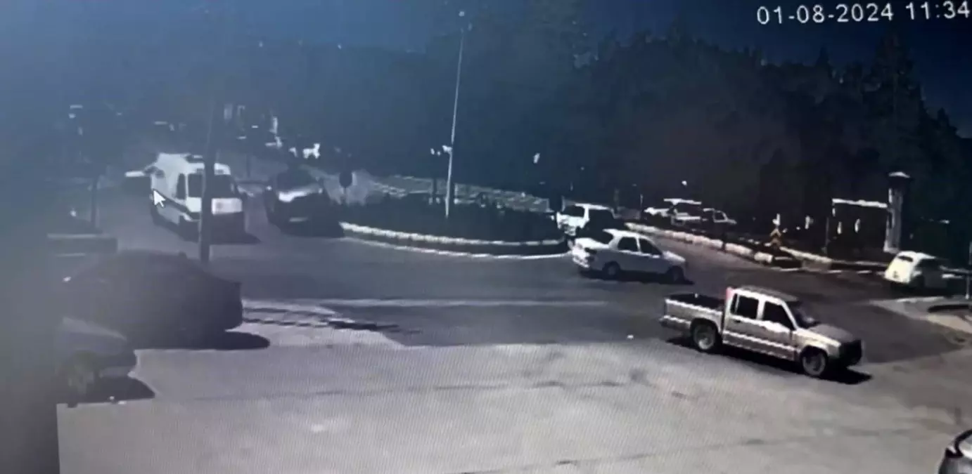 Eskişehir'de Sürücü Kontrolden Çıkarak Lastikçiye Girdi