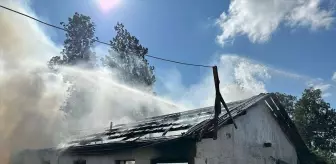 Samsun'da samanlık ve odunlukta çıkan yangın evlere sıçramadan söndürüldü