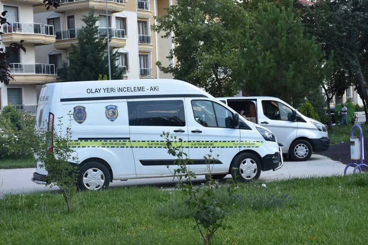 Afyonkarahisar'da Parkta Kavga: Kız Arkadaşını Bıçakla Öldüren Şüpheli Gözaltına Alındı