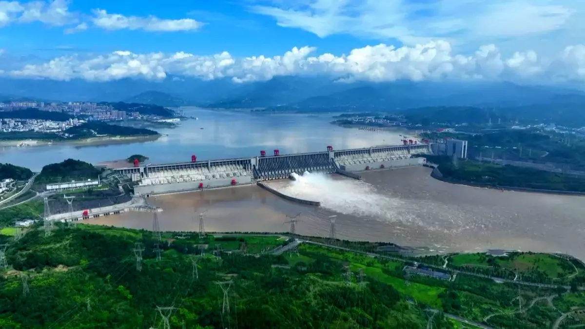 Çin'deki Üç Boğaz Barajı, dünyanın en büyük temiz enerji koridorunda rekor elektrik üretti
