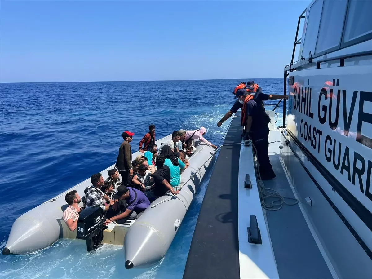 Fethiye açıklarında 28 düzensiz göçmen kurtarıldı