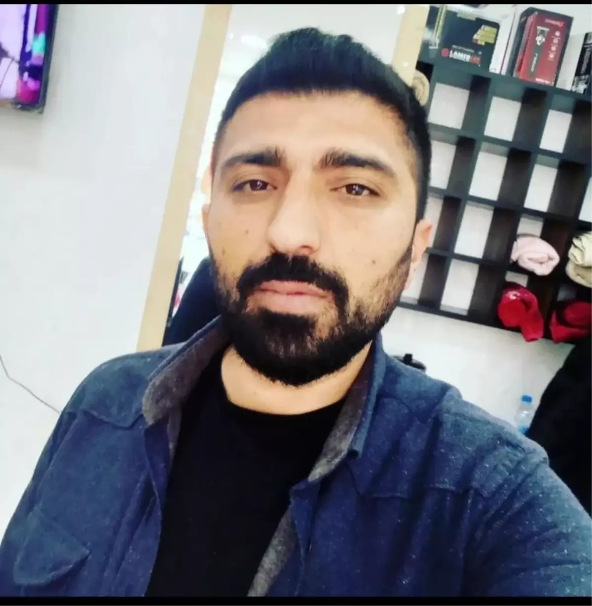 Polis Memuru, Husumetlisini Eşi ve Çocuklarının Gözü Önünde Öldürdü