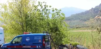 Manisa'da Ağaca Çarpan Otomobildeki Karı Koca Hayatını Kaybetti