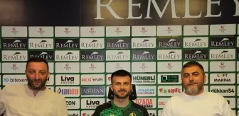 Sakaryaspor, Murat Cem Akpınar'ı yeniden kiraladı