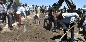 Şanlıurfa'da Otomobil Kazası Sonucu Hayatını Kaybeden 5 Çocuk Yan Yana Toprağa Verildi