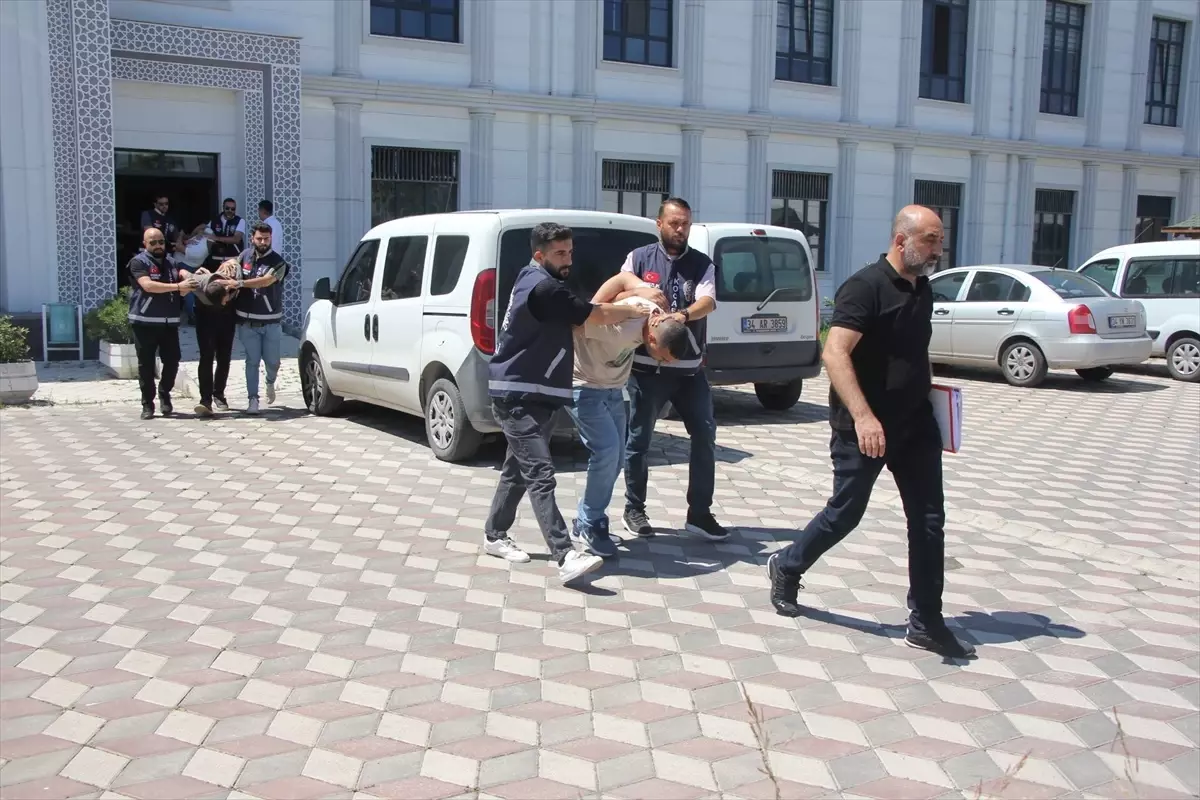 Kocaeli ve çevre illerde park halindeki tırlardan malzeme çalan 6 şüpheli tutuklandı