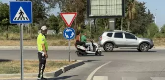 Adana'da trafik kurallarına uyan sürücülere kebap ikramı