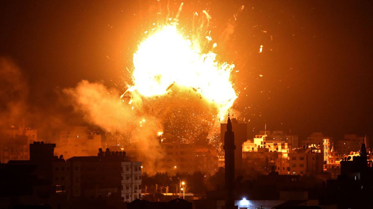 İsrail, Gazze'de sivillerin sığındığı okulu vurdu: 16 Filistinli can verdi
