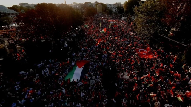 Tens of thousands of people gathered in Ayasofya Square upon Haniye's final will.