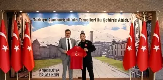 Erzurum Valisi Mustafa Çiftçi, 19 Yaş Altı Milli Futbol Takımı Teknik Sorumlusu Sabri Sarıoğlu'nu kabul etti