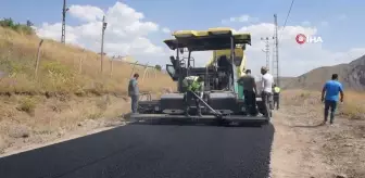 Hakkari'de köy yollarının ulaşım konforu artırılıyor