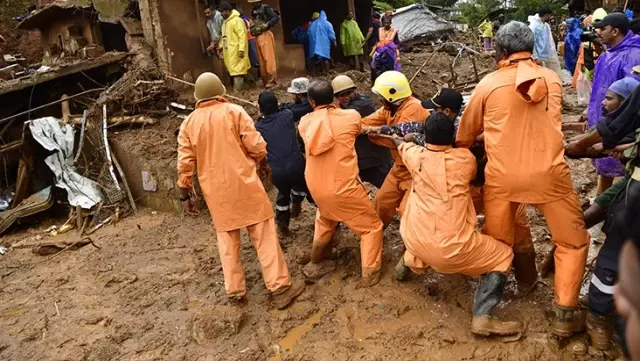 The death toll in the landslides in the state of Kerala in India has risen to 358.