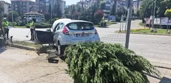 Safranbolu'da otomobil ağaçlara çarptı, sürücü yaralandı