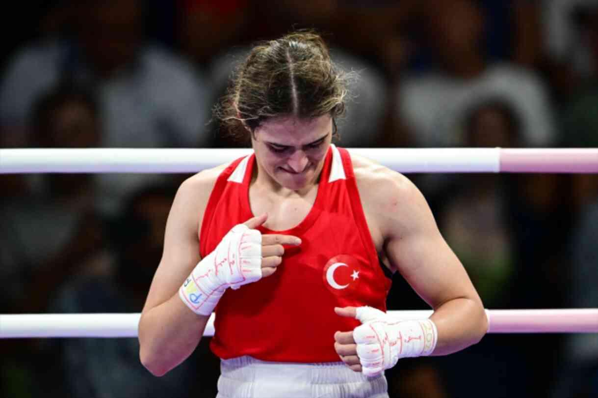 Paris'te bir başarı daha! Yarı finale yükselen milli boksör Esra Yıldız Kahraman, madalyayı garantiledi Paris'te bir başarı daha! Yarı finale yükselen milli boksör Esra Yıldız Kahraman, madalyayı garantiledi
