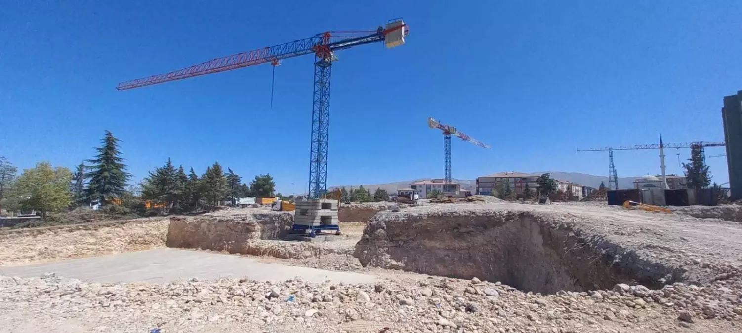 Malatya'da depremzedelere yeni konutlar yapılıyor