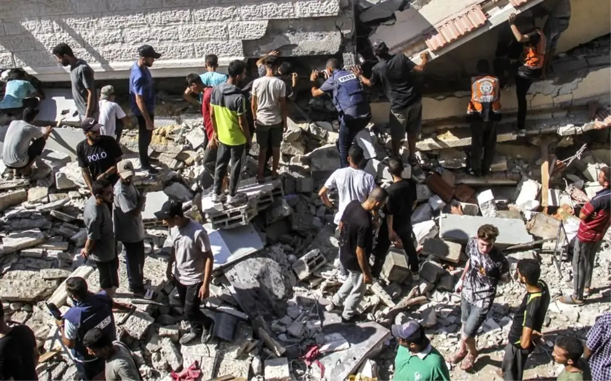 İsrail'in Gazze'ye düzenlediği hava saldırılarında 25 Filistinli öldü