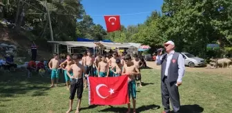 Amasya'da düzenlenen Akdağ Yayla Şenlikleri'nde Karakucak Güreşleri yapıldı