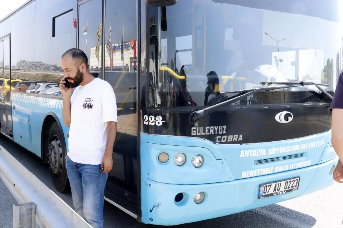Otomobiline çarptığını iddia eden şahıs otobüs şoförünü darp edip kaçtı