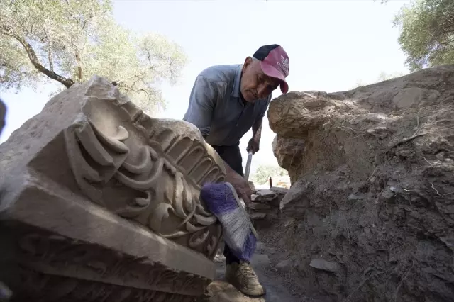 Aydın'daki Nysa Antik Kenti'nde Bin Yıllık 47 Mezar Bulundu