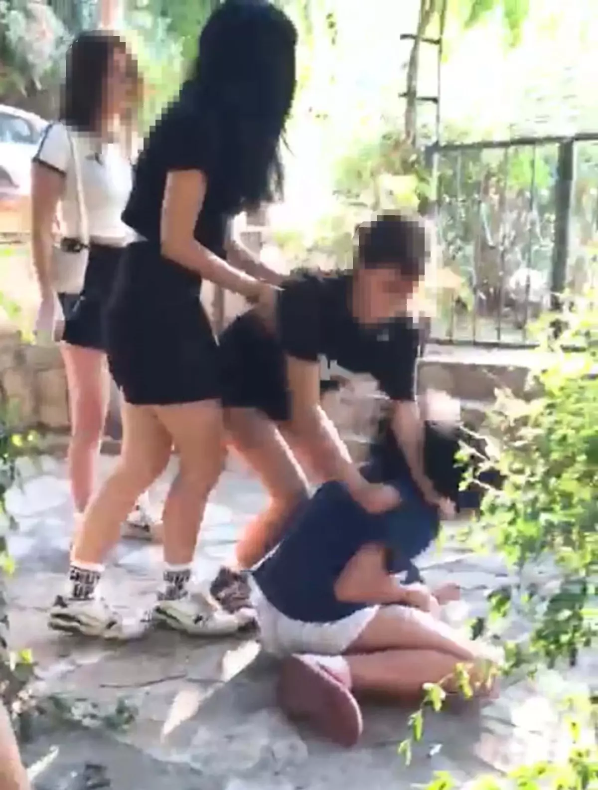 Marmaris'te genç kızı darp eden şüpheliler adliyeye sevk edildi