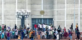 Bangladeş'te Hükümet Karşıtı Protestolar Sonucunda Parlamento Feshedildi